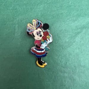 Minnie Mouse pin